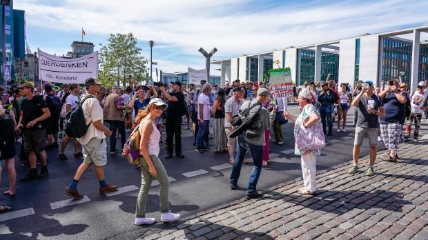 Anti-Corona-Demos dürfen in Berlin stattfinden