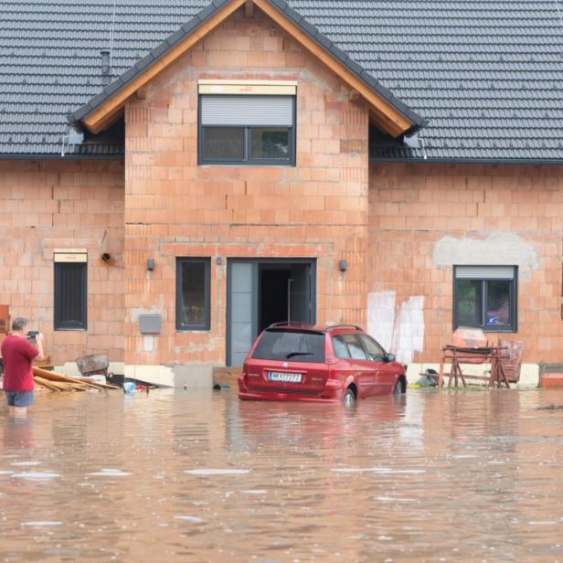 Unwetter in Österreich: Überschwemmungen in Mank