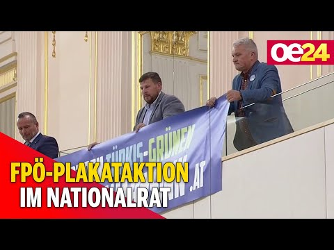 Eklat: FPÖ-Plakataktion im Nationalrat