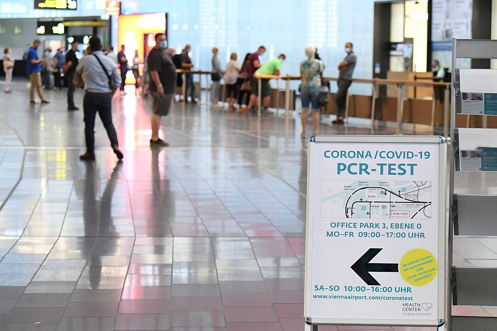 Flughafen Wien: Zwei Stunden Wartezeit bei Coronatests