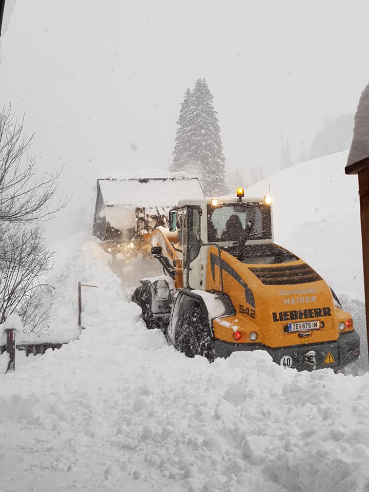 Schnee-Chaos in Teilen Österreichs