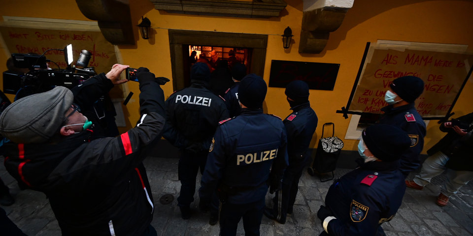 Lokal geöffnet: Polizei-Einsatz bei Wut-Wirtin