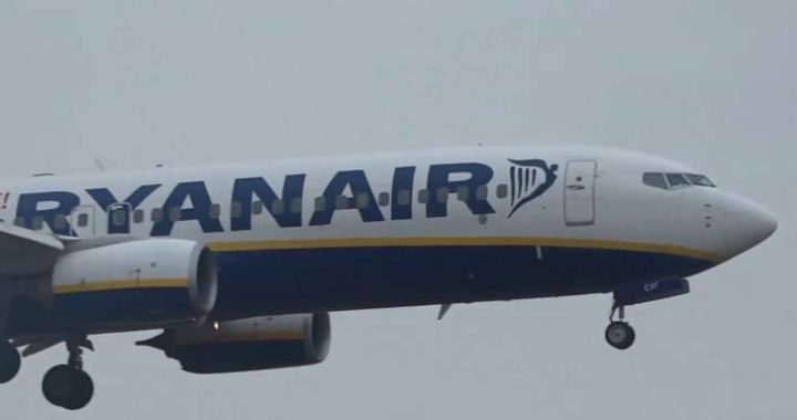 Ryanair macht wegen Coronakrise Milliardenverlust