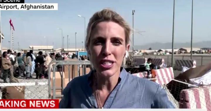 CNN: Reporterin berichtet vom Flughafen in Kabul