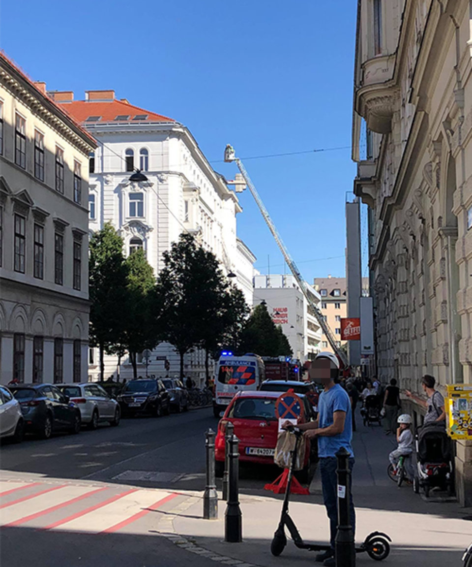 Feuerwehr-Großeinsatz: Dachbrand in Wien-Neubau