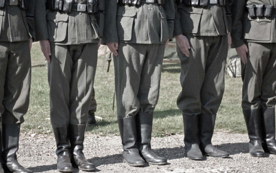 Soldat in SS-Uniform: Regierung plant Gesetzesänderung