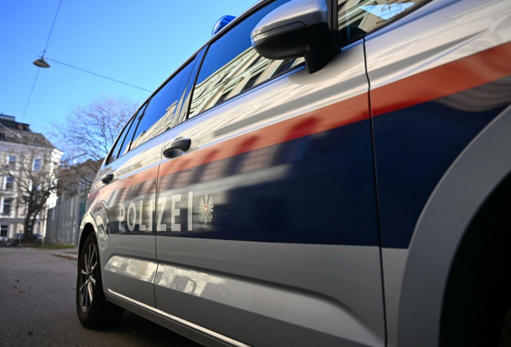 42-Jährige wollte Wiener Polizeiauto anzünden