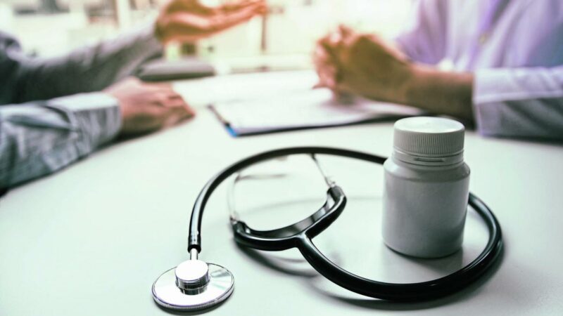 Ärztemangel: Bürgermeister verbietet seiner Gemeinde krank zu werden