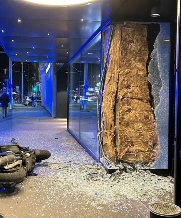 Drogenlenker in Wien schliff Polizist mit und krachte in Hotelfassade