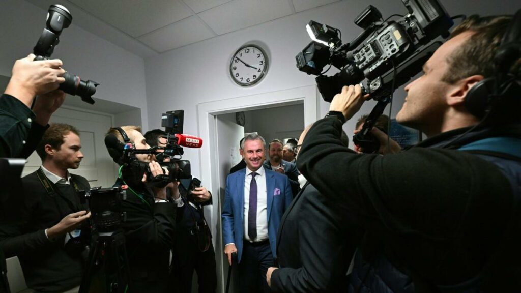 Eklat bei Wahl: Handgreiflichkeit zwischen Journalisten endet im Spital
