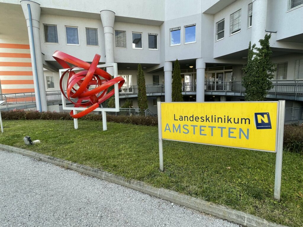 Geschwister auf Mofa in Oberösterreich mit Auto kollidiert