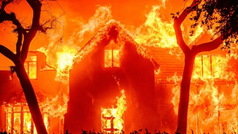 Good Old Hollywood Is Dying: Legendäre Villen von Flammen bedroht