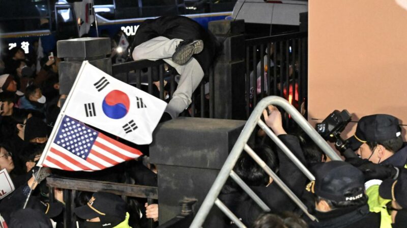Polit-Chaos in Südkorea: Wütende Demonstranten stürmen Gericht