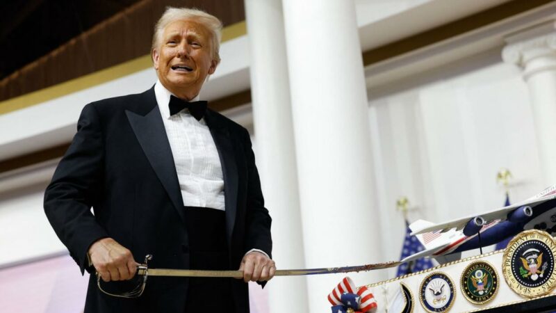 Trump macht ernst und unterzeichnet Flut an Dekreten
