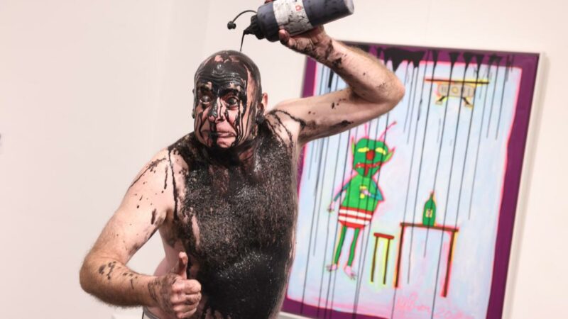Alf Poier eskaliert bei Kunstaktion: Gegen politische Korrektheit und Wokeness