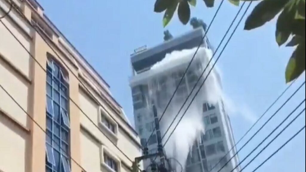 Deutsches Pärchen durch Erdbeben fast aus Hochhaus-Pool gespült