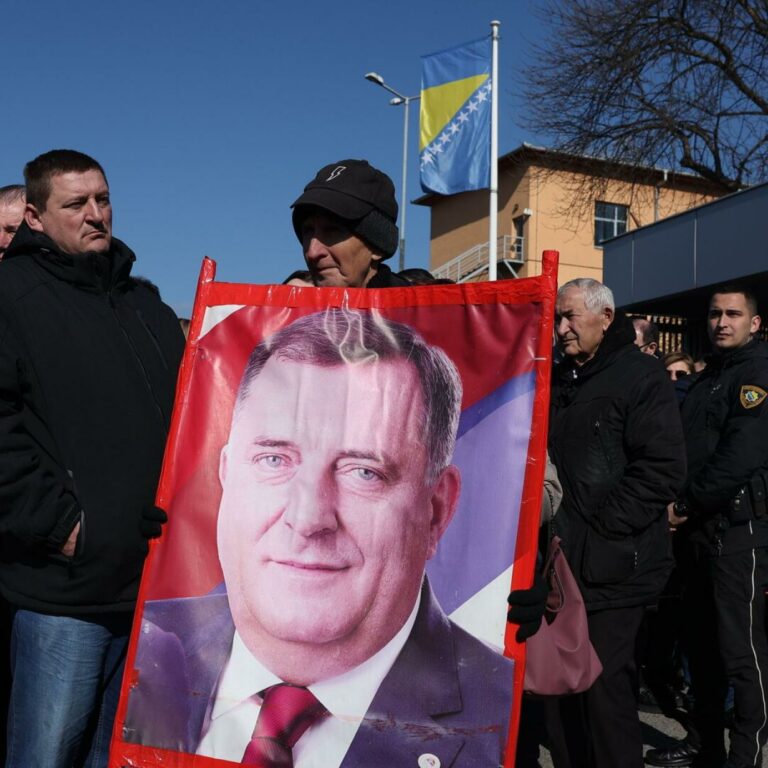 Es brodelt in Bosnien: EU schickt mehr Soldaten ins Land