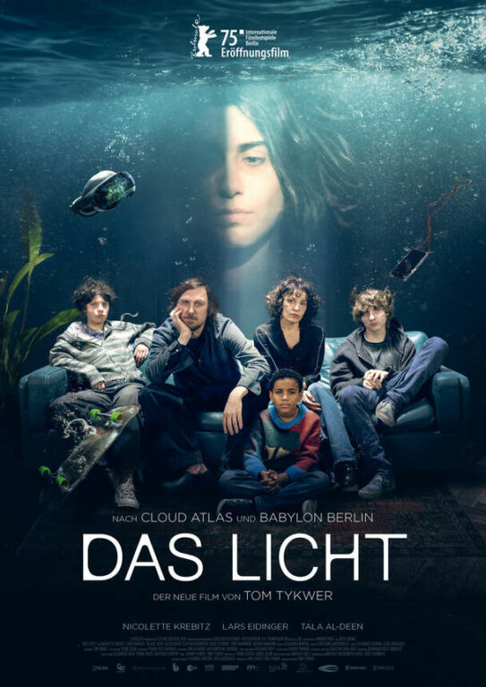 Filmkritik zu “Das Licht”: Lars Eidinger (nackt) im Berliner Dauerregen