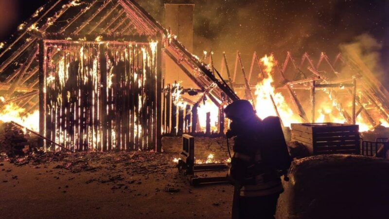 Großbrand auf landwirtschaftlichem Anwesen in Niederösterreich
