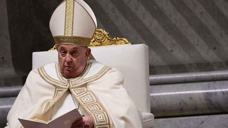 Große Sorge um den Papst: Franziskus stabil, aber Beatmung in der Nacht
