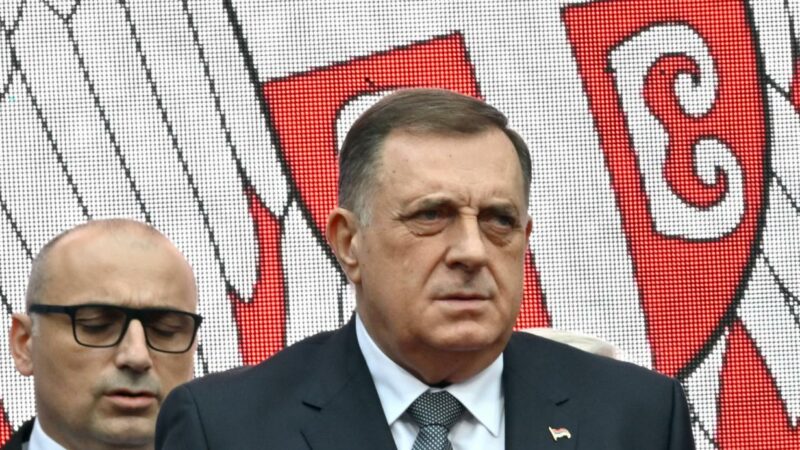 “Historischer Anführer”: Dodik lobt Putin bei seiner Ankunft in Moskau