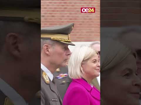 Festakt für Verteidigungsministerin Klaudia Tanner