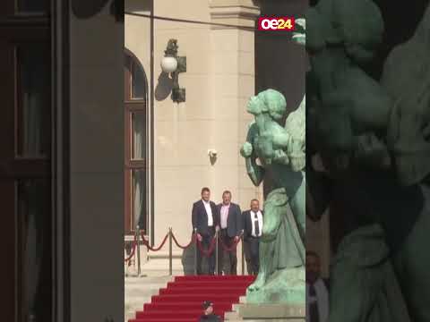 Chaos & Rauchbomben bei Parlamentssitzung in Belgrad