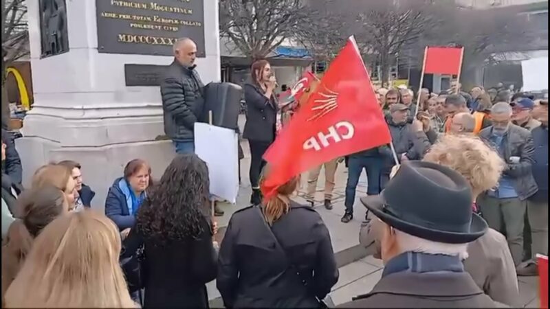 Hunderttausende fordern auf Istanbuls bisher größter Demo: “Tayyip, tritt zurück!”