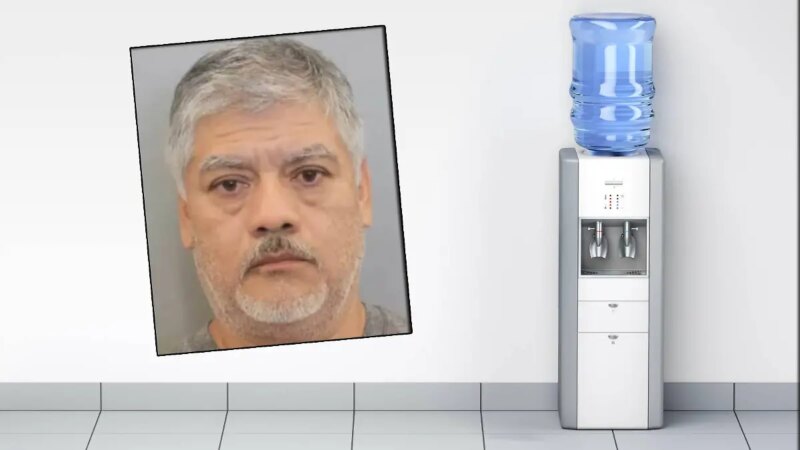In Wasserspender uriniert: Mann steckt Kolleginnen mit Herpes an