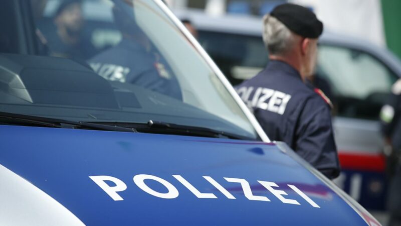 Mann wollte in Tirol Siebenjährige in Kastenwagen locken