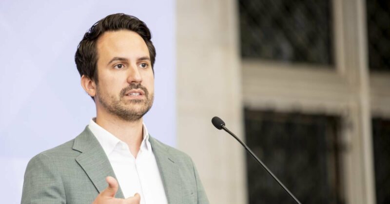 Neue Bildungsmaßnahmen: Handyverbot und Geldstrafen für Eltern?
