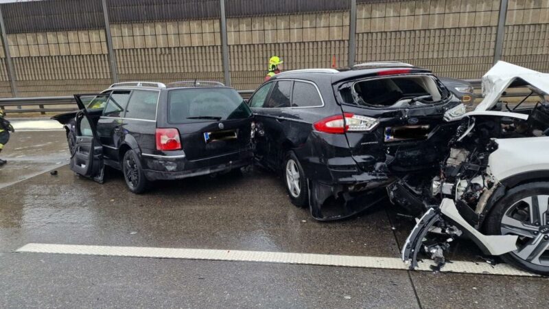 NÖ: Massenkarambolage auf A1 mit sieben Fahrzeugen