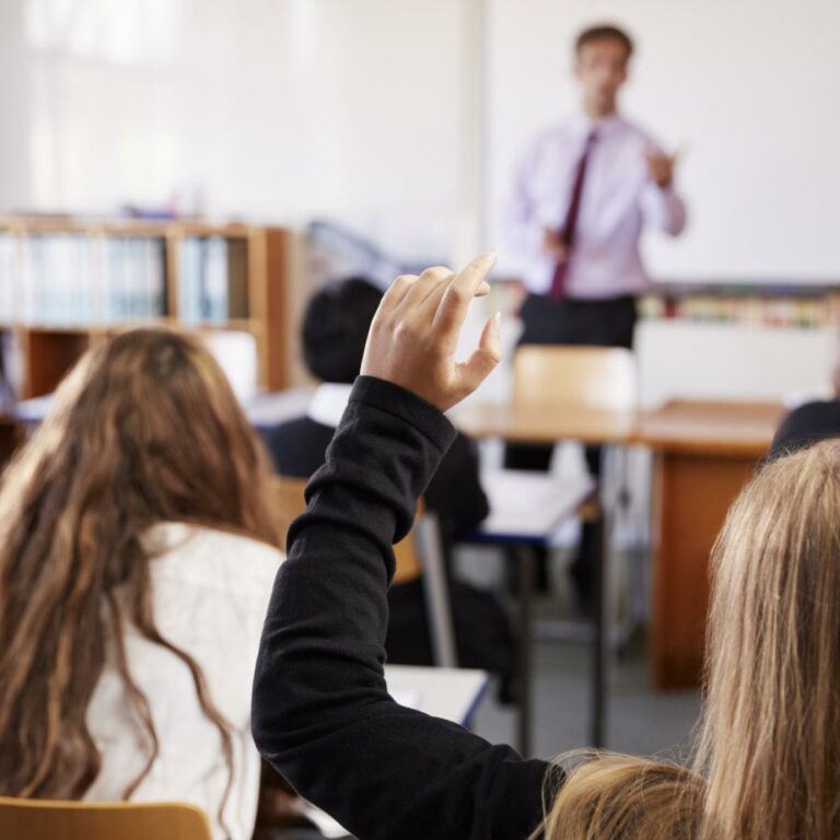 OÖ: Falscher Lehrer soll jahrelang in Schulen unterrichtet haben