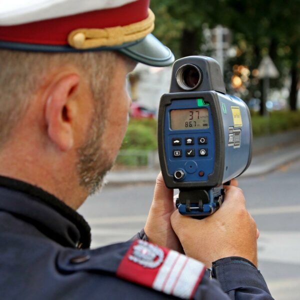 Polizist auf Abwegen: “Strafzettel-Kaiser” aus NÖ landet vor Gericht