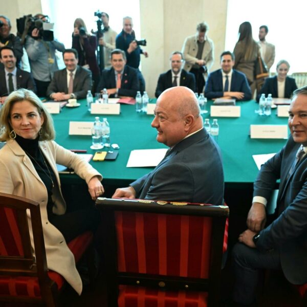 Regierungsklausur: Sparsame Optik, rhetorische Disziplin