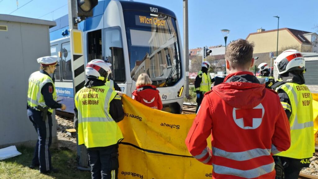 Seniorin in Wiener Neudorf von Badner Bahn erfasst und getötet