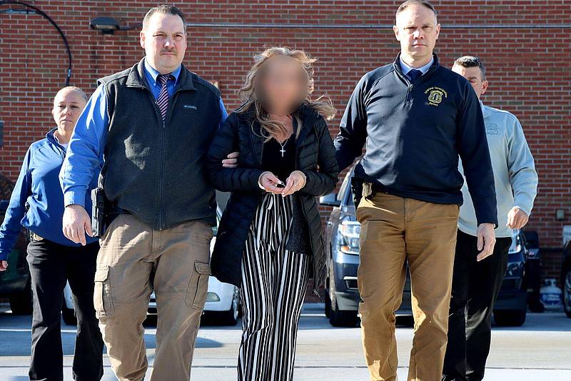 Stiefsohn wurde von Mutter 20 Jahre lang eingesperrt und misshandelt