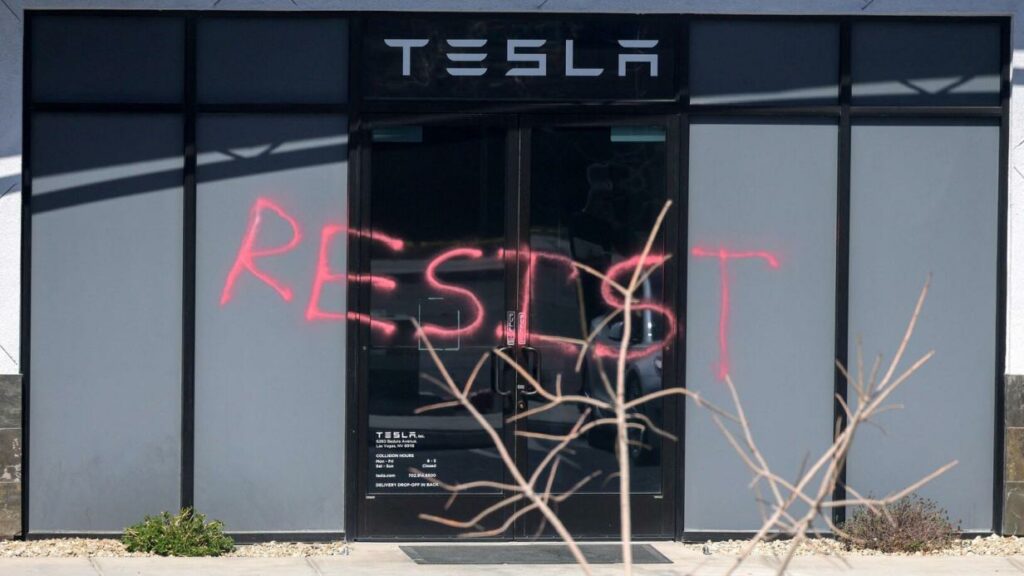 Trump bezeichnet brennende Tesla-Autos als Inlandsterror