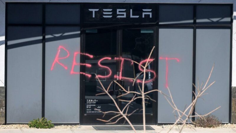 Trump bezeichnet brennende Tesla-Autos als Inlandsterror