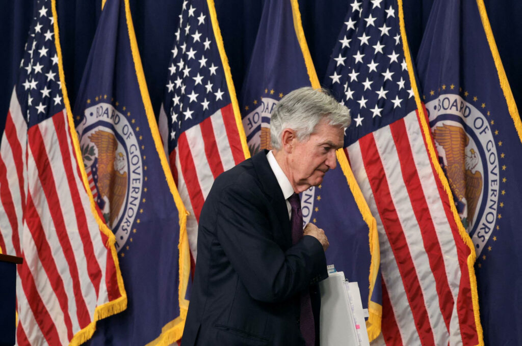 Trumps Zoll-Chaos: Fed lässt Leitzins unberührt, senkt Wachstumsprognose