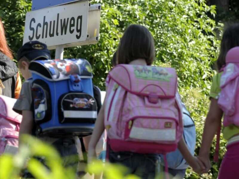 Unbekannter wollte in Tirol offenbar Elfjährige ins Auto ziehen
