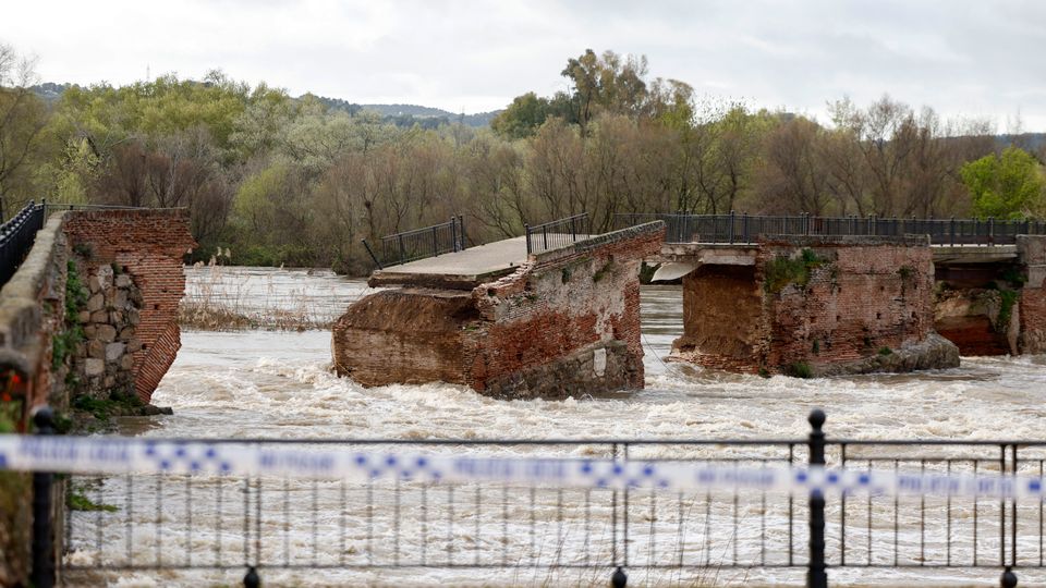 Unwetter in Spanien: Antike Brücke weggeschwemmt