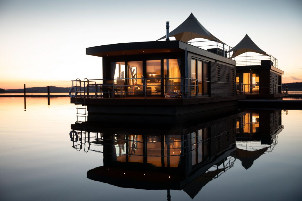 Urlaub auf dem Wasser: Planung, Kosten und Möglichkeiten Urlaub auf dem Wasser: Planung, Kosten und Möglichkeiten