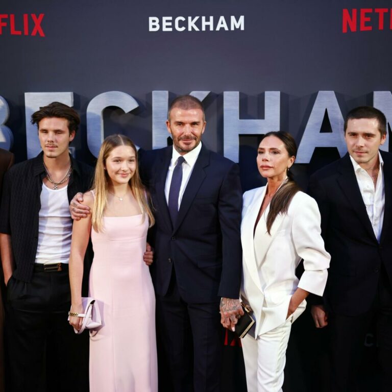 Victoria Beckham zeigt bisher unveröffentlichte Fotos von Sohn Brooklyn