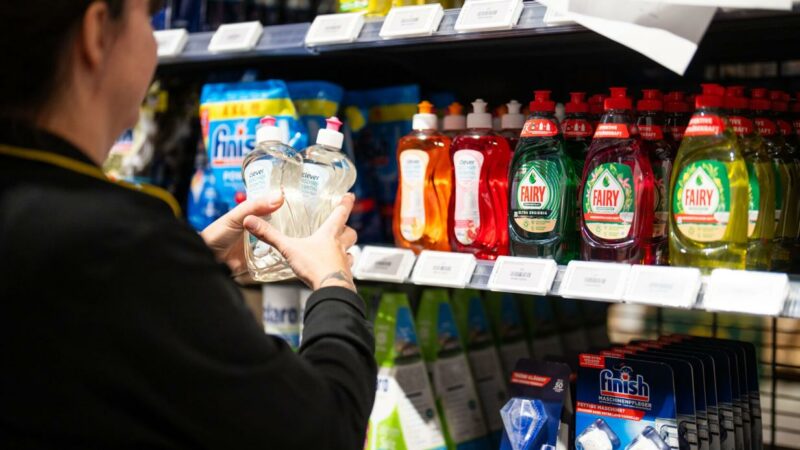 Viel zu kleine Schrift: Grundpreise in Supermärkten oft kaum lesbar