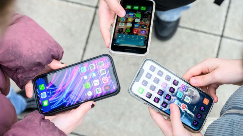 Wie das Smartphone dem Gehirn junger Menschen schaden kann