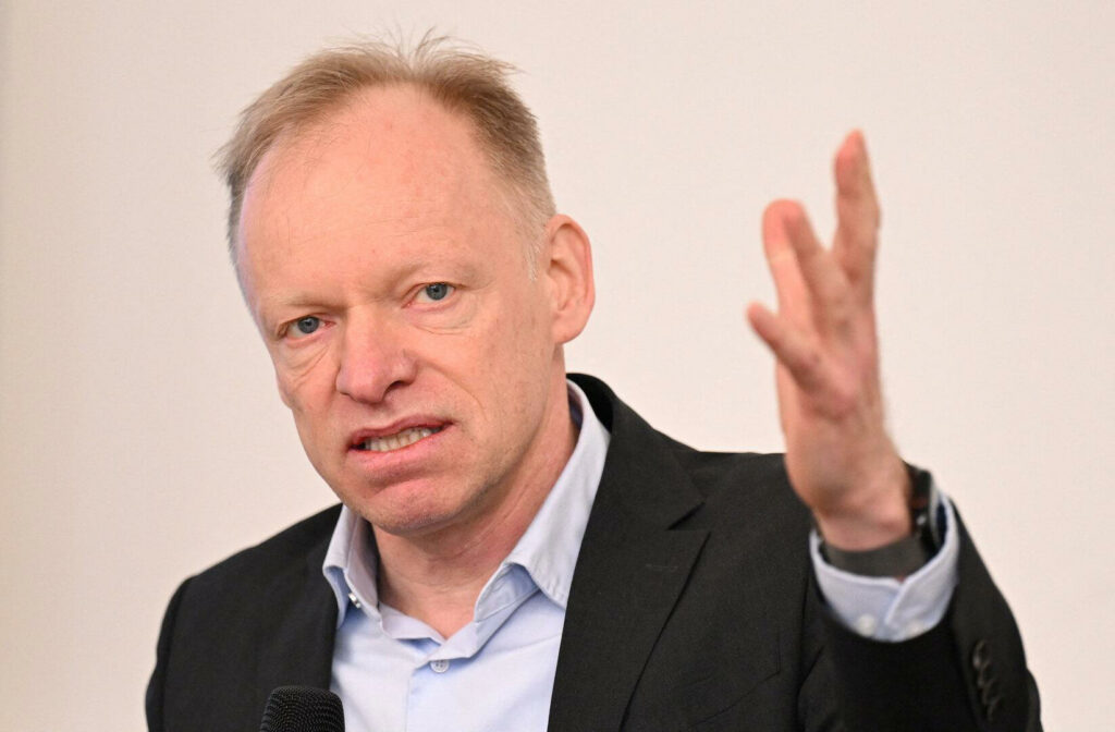 Wirtschaftsforscher: “Müssen uns gewaltig am Riemen reißen”