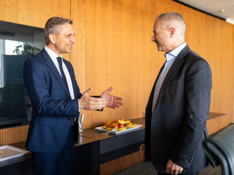 Wirtschaftsminister zu Borealis-Fusion: “Rot-weiß-roter Sensationsdeal”