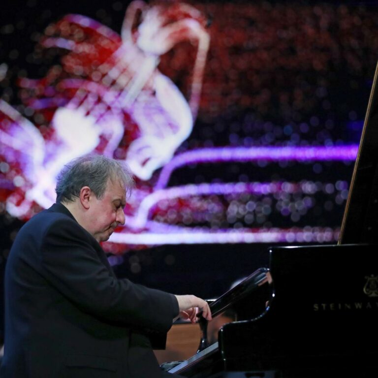 Yefim Bronfman und die Wiener Philharmoniker lieferten feinsinnige Dramatik