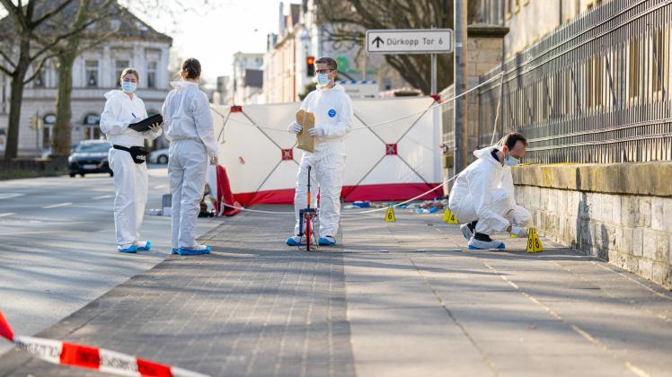 Zwei Menschen in Bielefeld mit Messer schwer verletzt